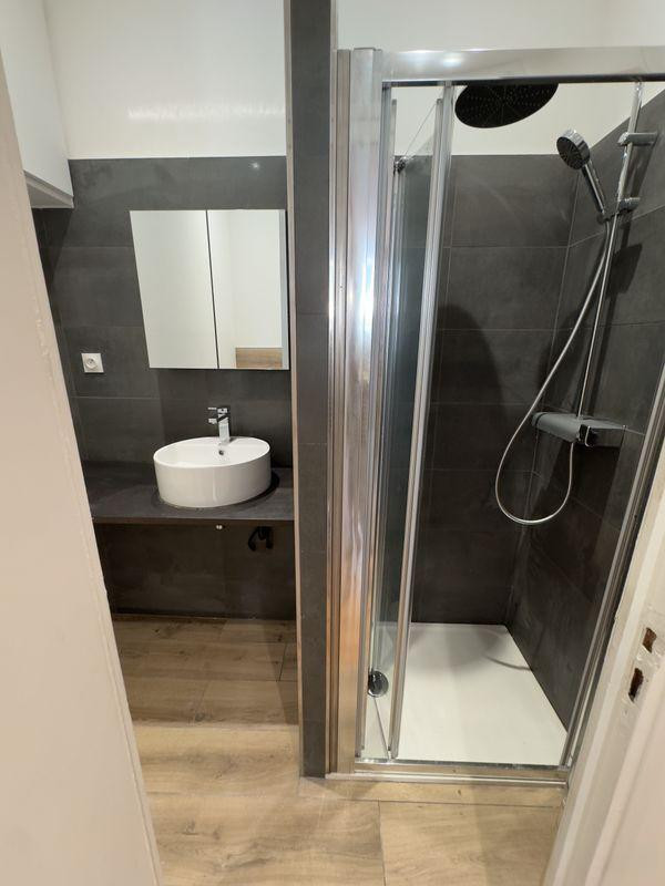 
                                                Location
                                                 Appartement T2 Marseille Vauban refait à neuf