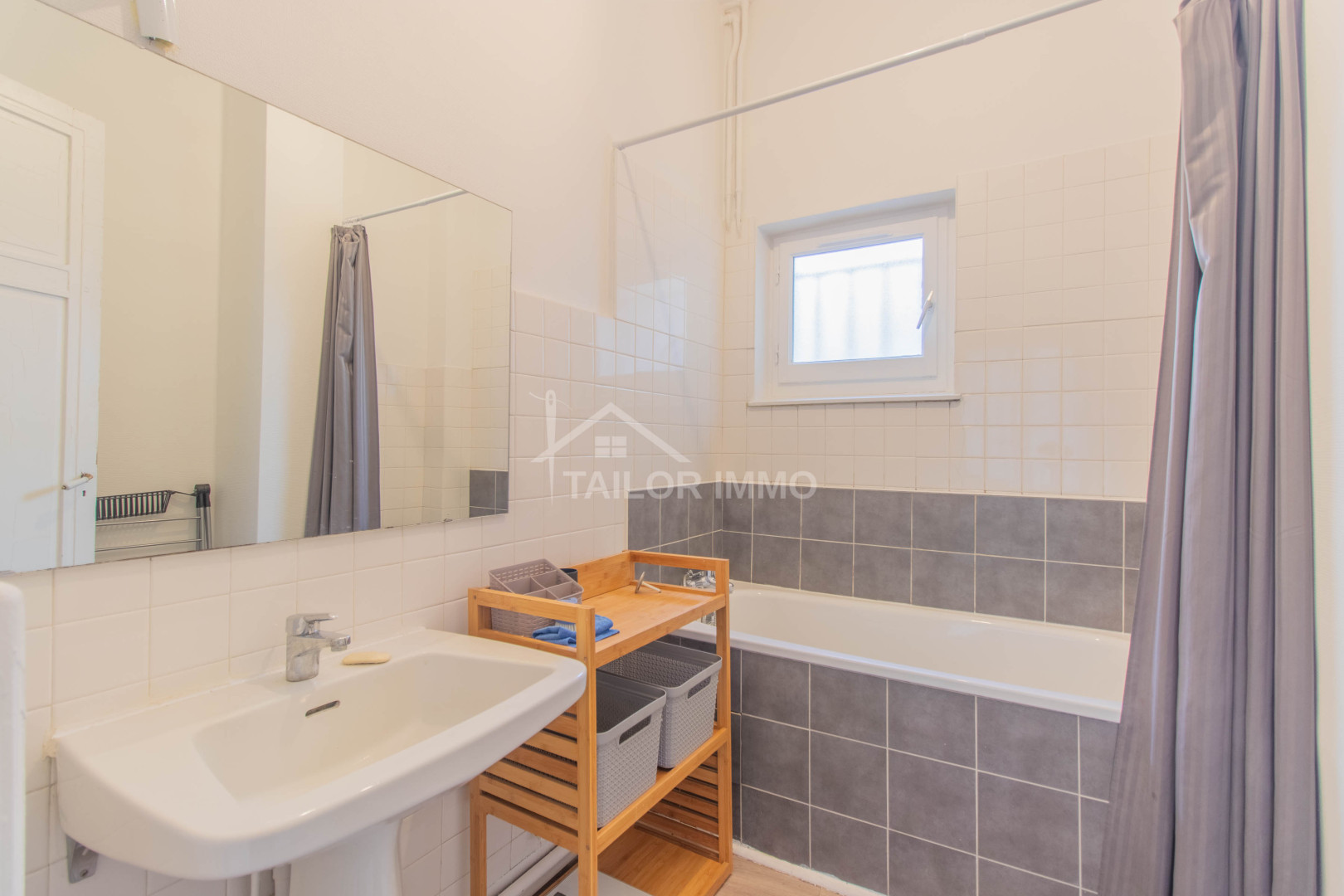 
                                                Location
                                                 Appartement T2 Meublé