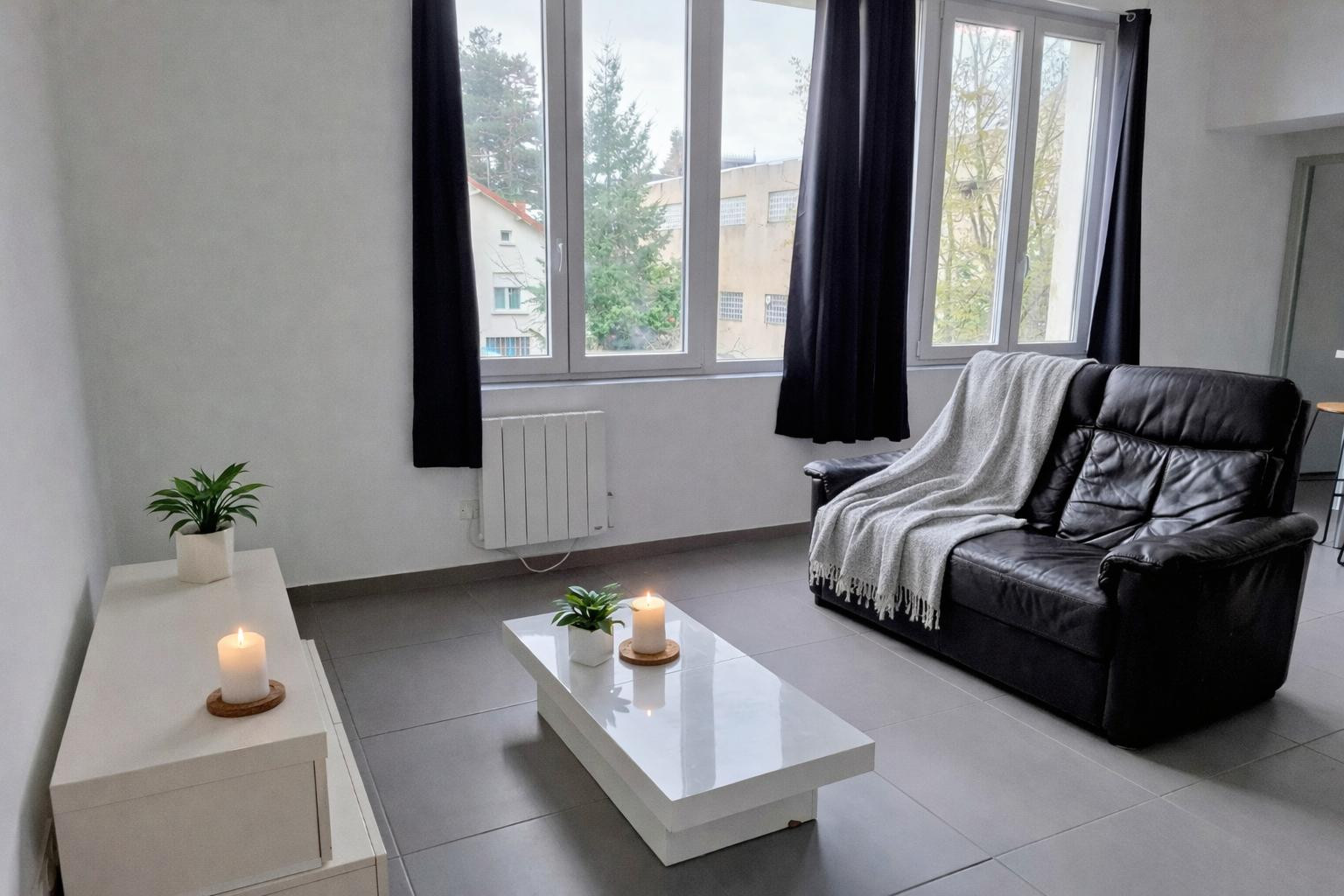 
                                                Location
                                                 Appartement T2 meublé avec place de parking