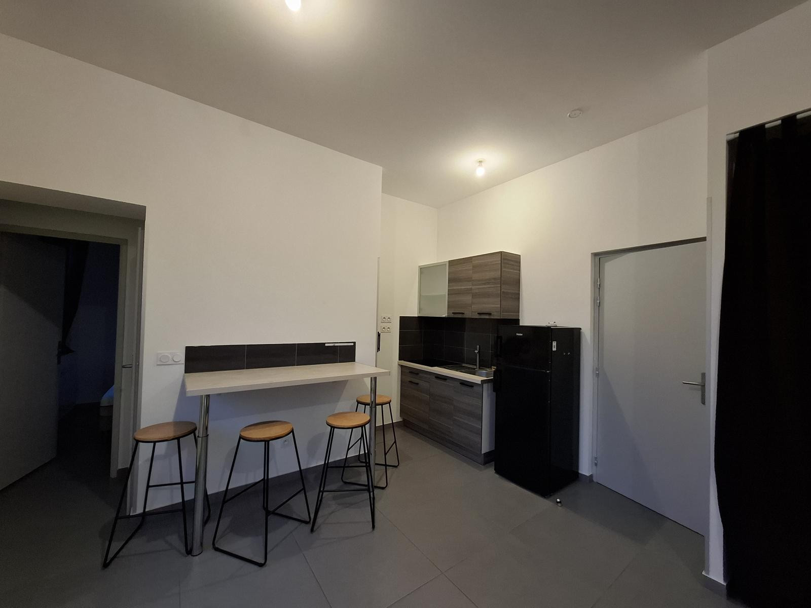 
                                                Location
                                                 Appartement T2 meublé avec place de parking