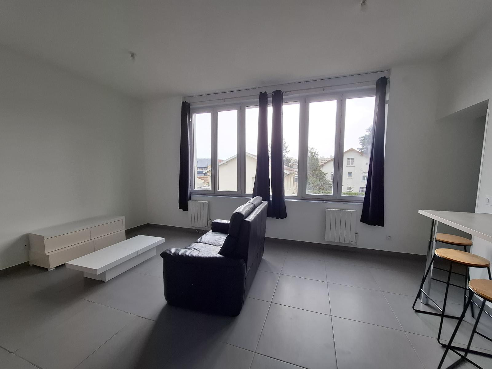 
                                                Location
                                                 Appartement T2 meublé avec place de parking