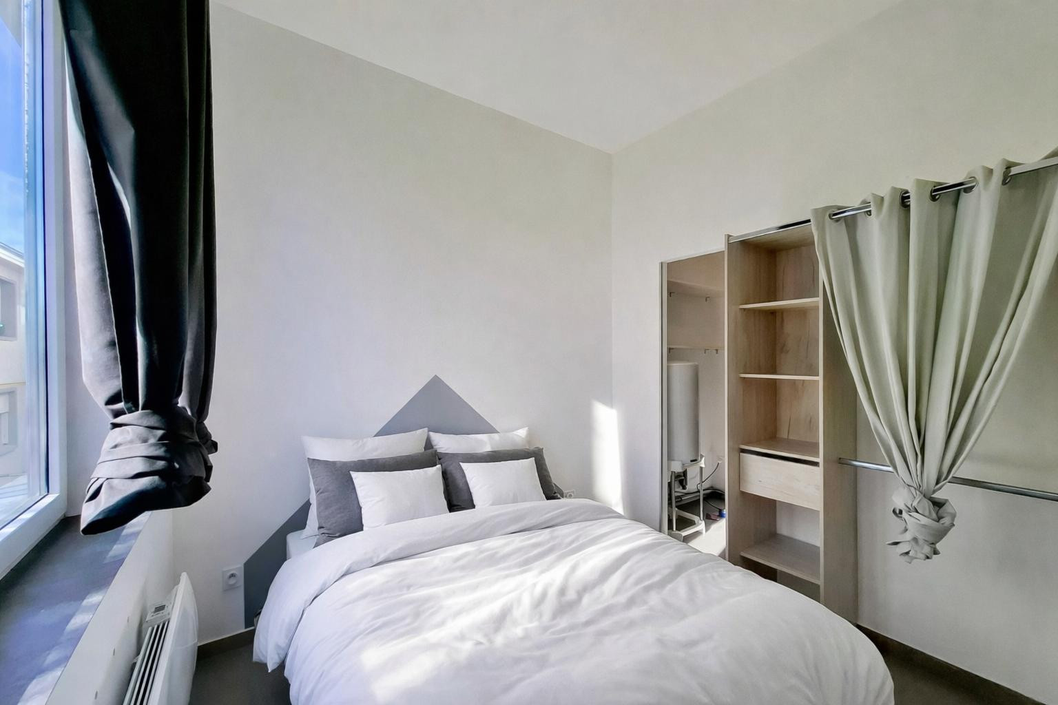 
                                                Location
                                                 Appartement T2 meublé avec place de parking