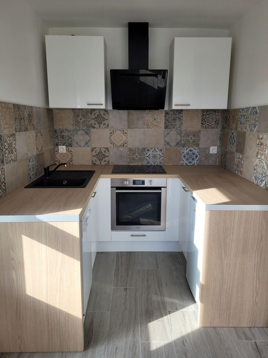 
                                                Location
                                                 APPARTEMENT T2 MEUBLE CAP D AGE REFAIT A NEUF