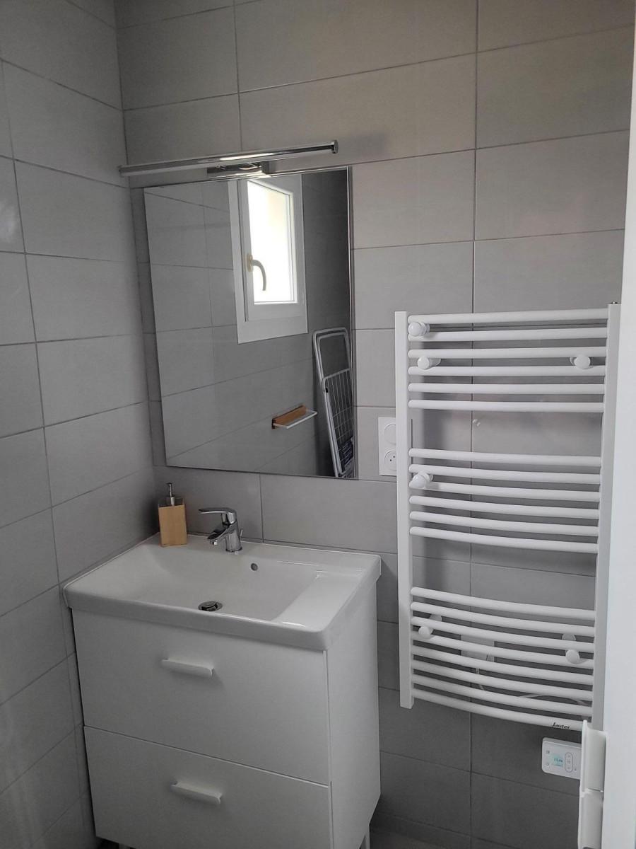 
                                                Location
                                                 APPARTEMENT T2 MEUBLE CAP D AGE REFAIT A NEUF