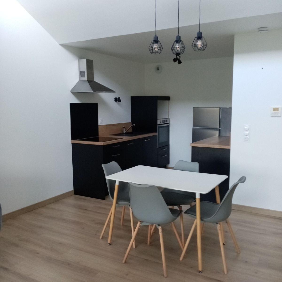 
                                                Location
                                                 Appartement T2 meublé et lumineux