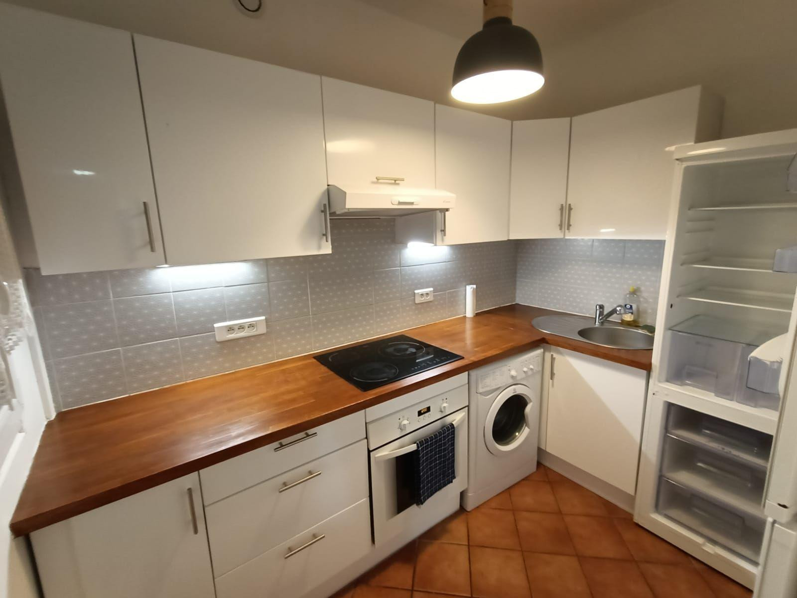
                                                Location
                                                 Appartement T2 meublé Gare de Clamart