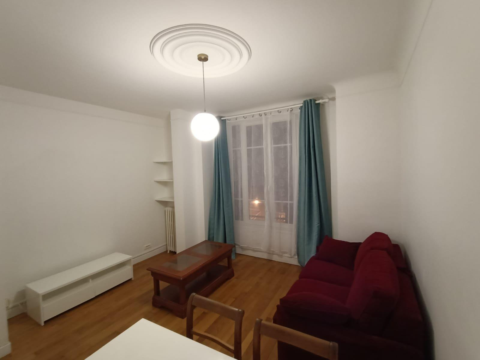 
                                                Location
                                                 Appartement T2 meublé Gare de Clamart