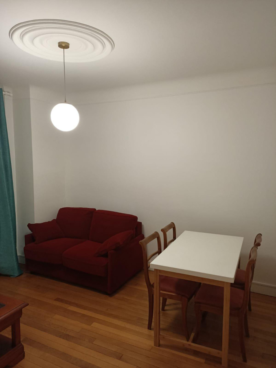 
                                                Location
                                                 Appartement T2 meublé Gare de Clamart
