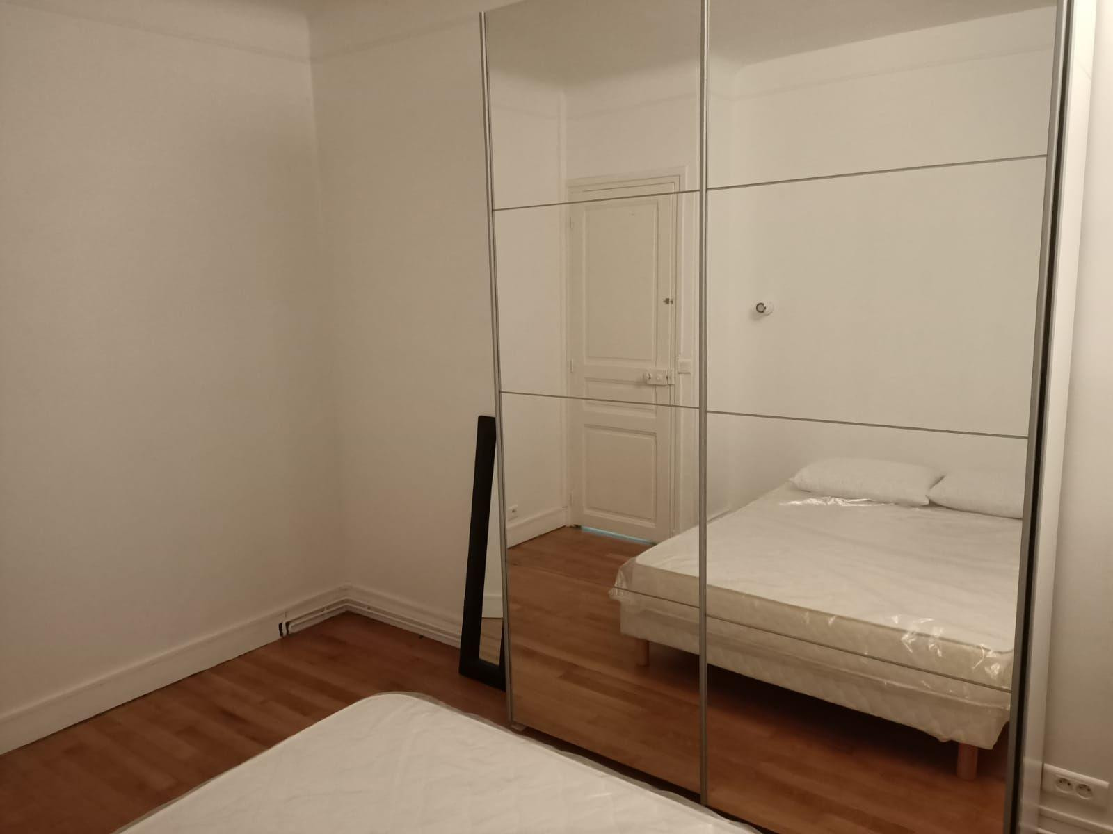 
                                                Location
                                                 Appartement T2 meublé Gare de Clamart