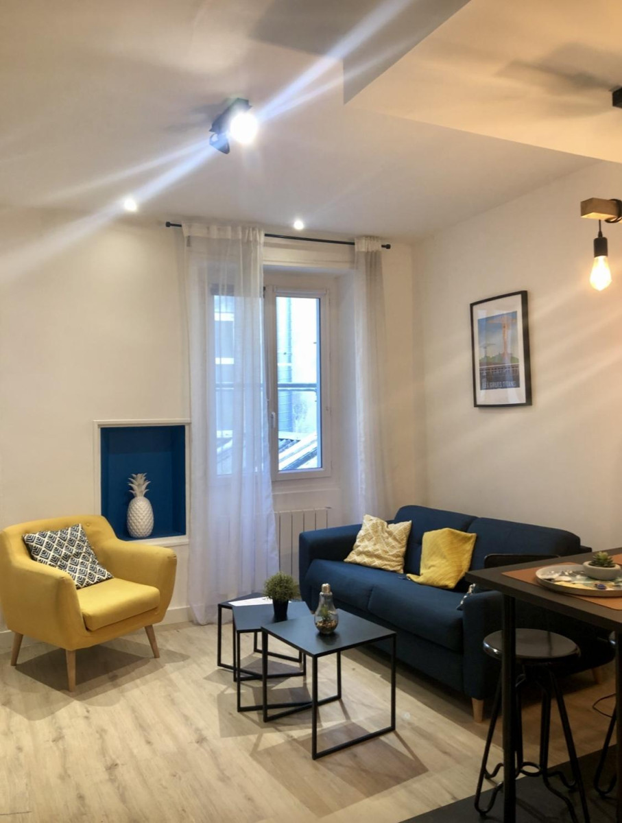 
                                                Location
                                                 Appartement  T2 meublé hyper centre Nantes