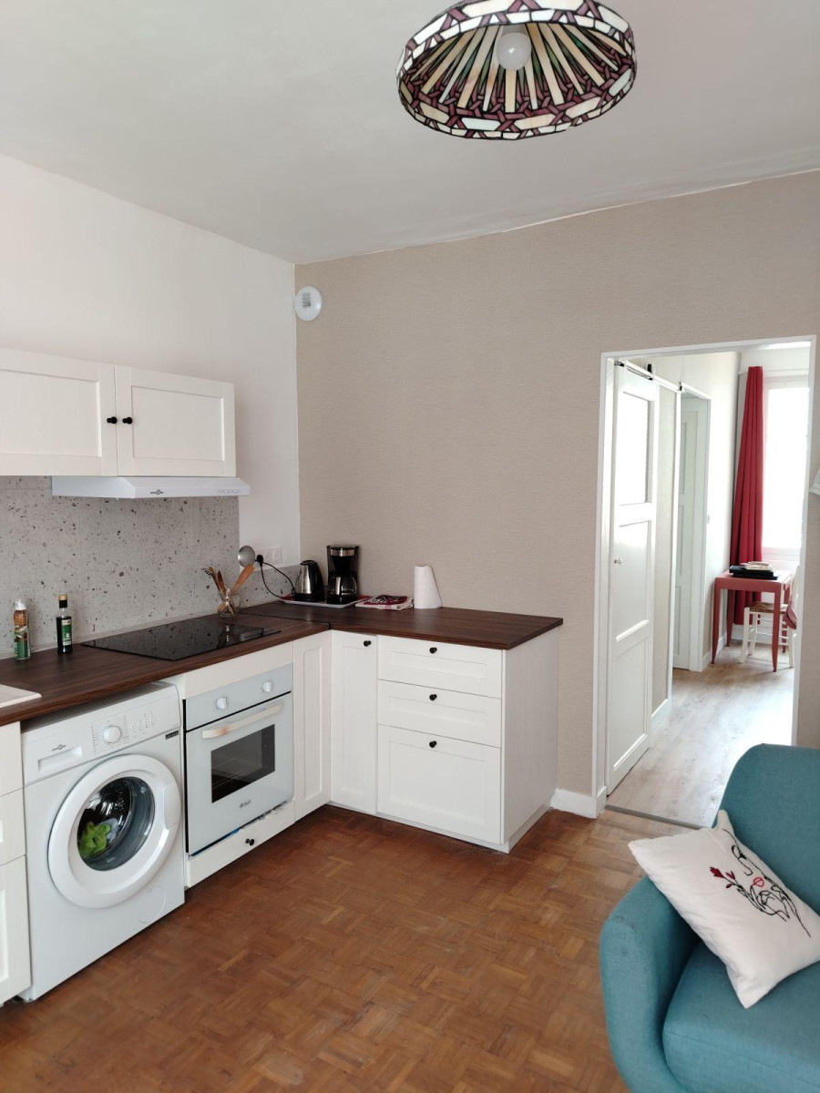 
                                                Location
                                                 Appartement T2 meublé Madeleine/Champs de Mars