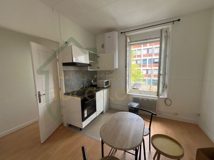 
                                                Location
                                                 Appartement T2 meuble, proche centre