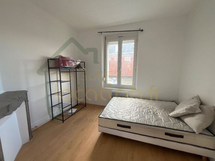 
                                                Location
                                                 Appartement T2 meuble, proche centre