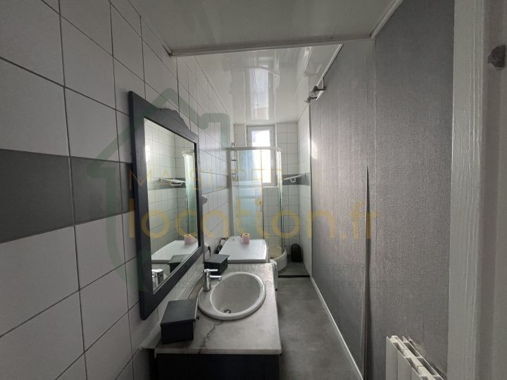 
                                                Location
                                                 Appartement T2 meublé, proche centre