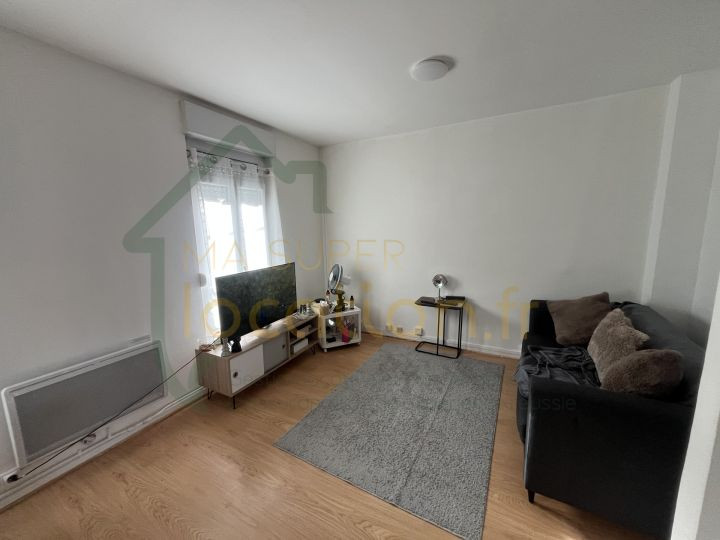 
                                                Location
                                                 Appartement T2 meuble, proche centre