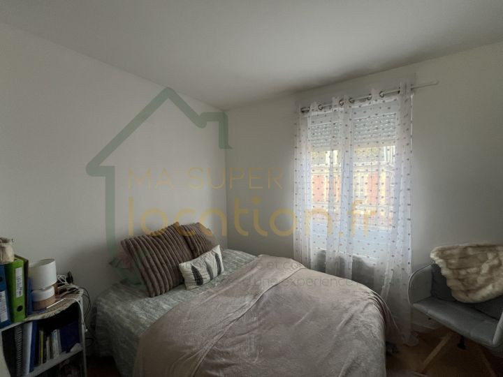 
                                                Location
                                                 Appartement T2 meuble, proche centre