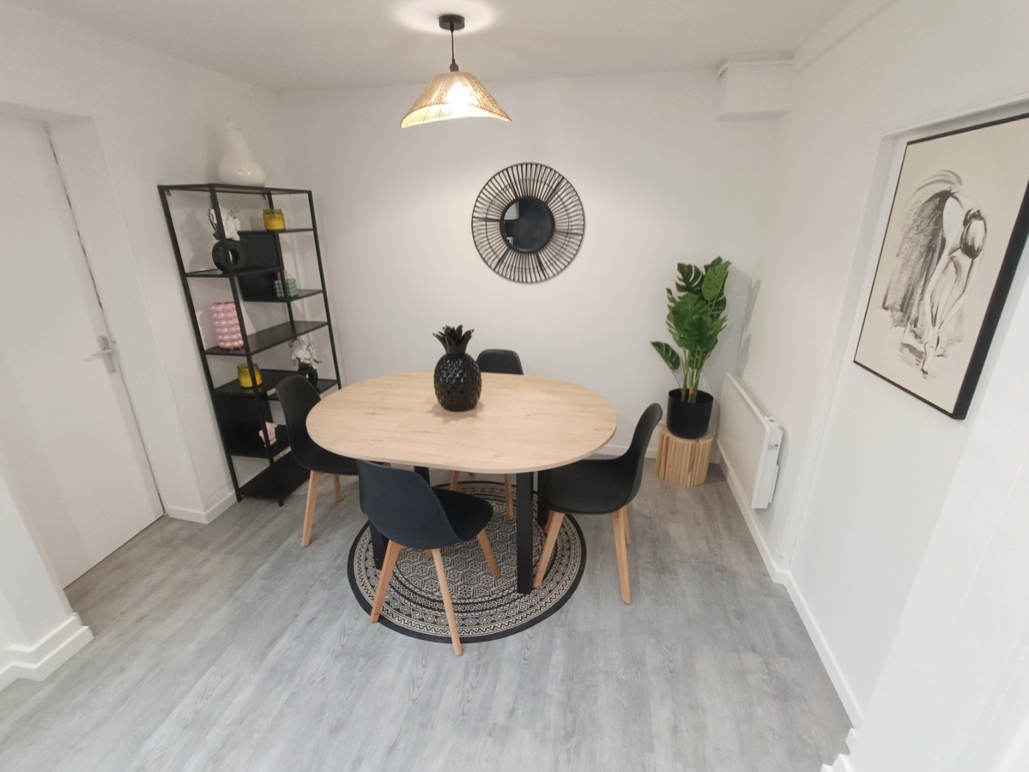 
                                                Location
                                                 Appartement T2 meublé, RDC avec cour