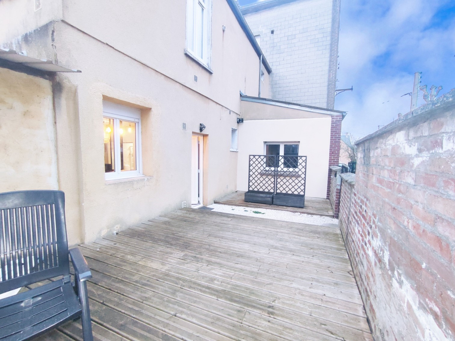 
                                                Vente
                                                 Appartement T2 Meublé Terrasse et stationnement