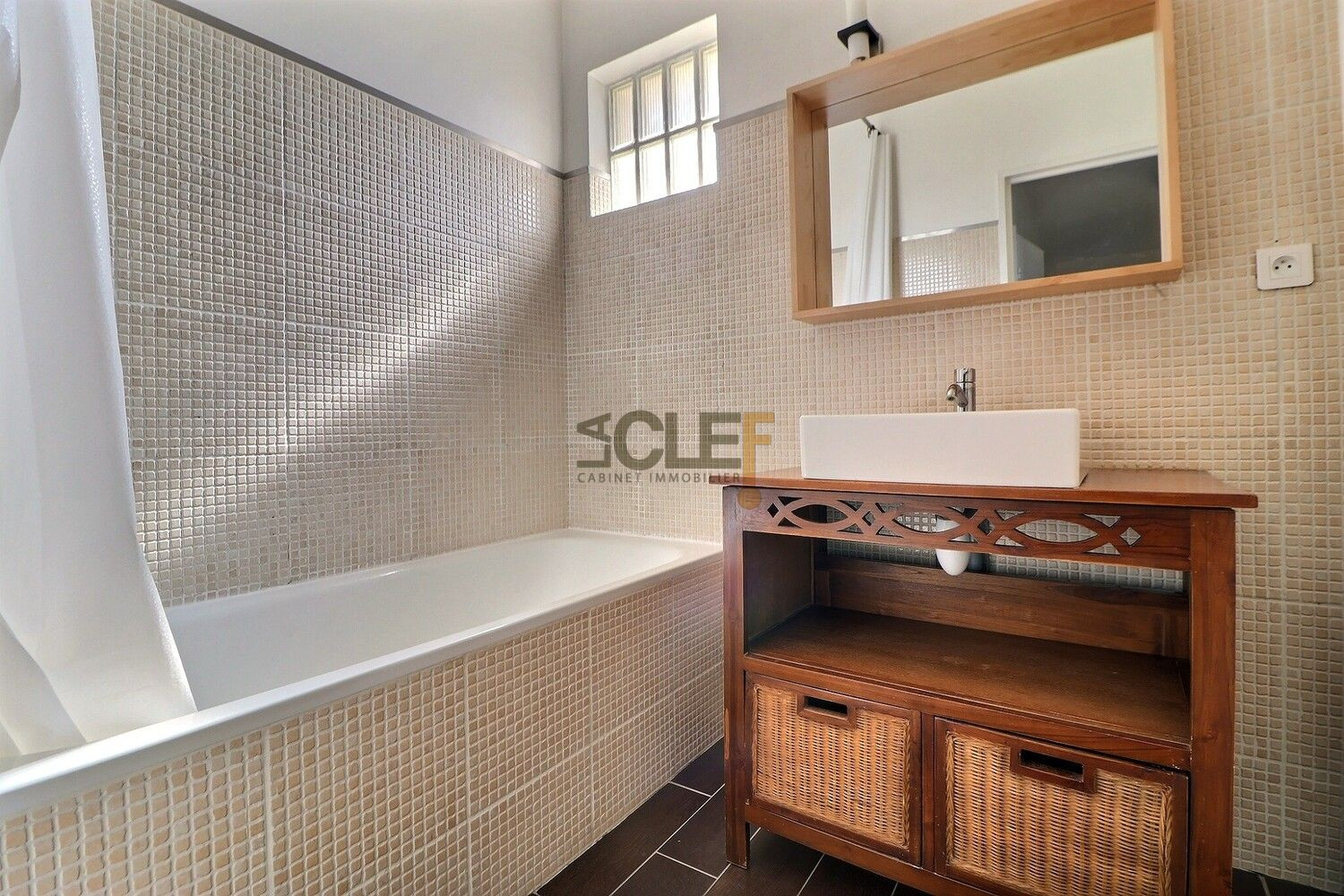 
                                                Location
                                                 Appartement T2  - Montreuil - proche métro
