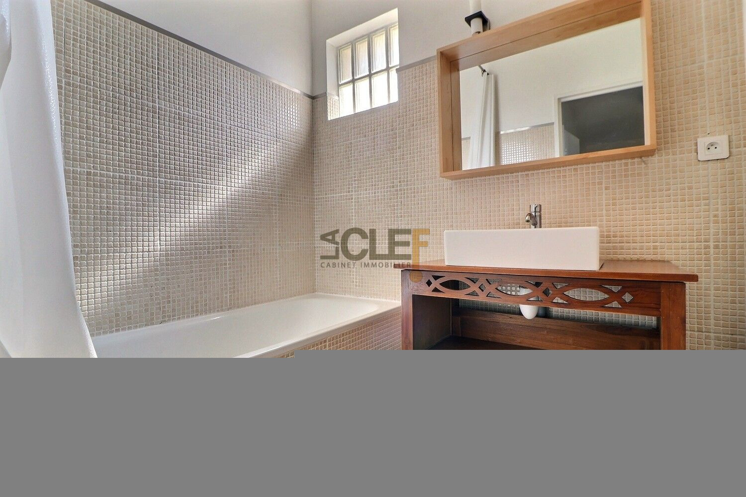 
                                                Location
                                                 Appartement T2  - Montreuil - proche métro