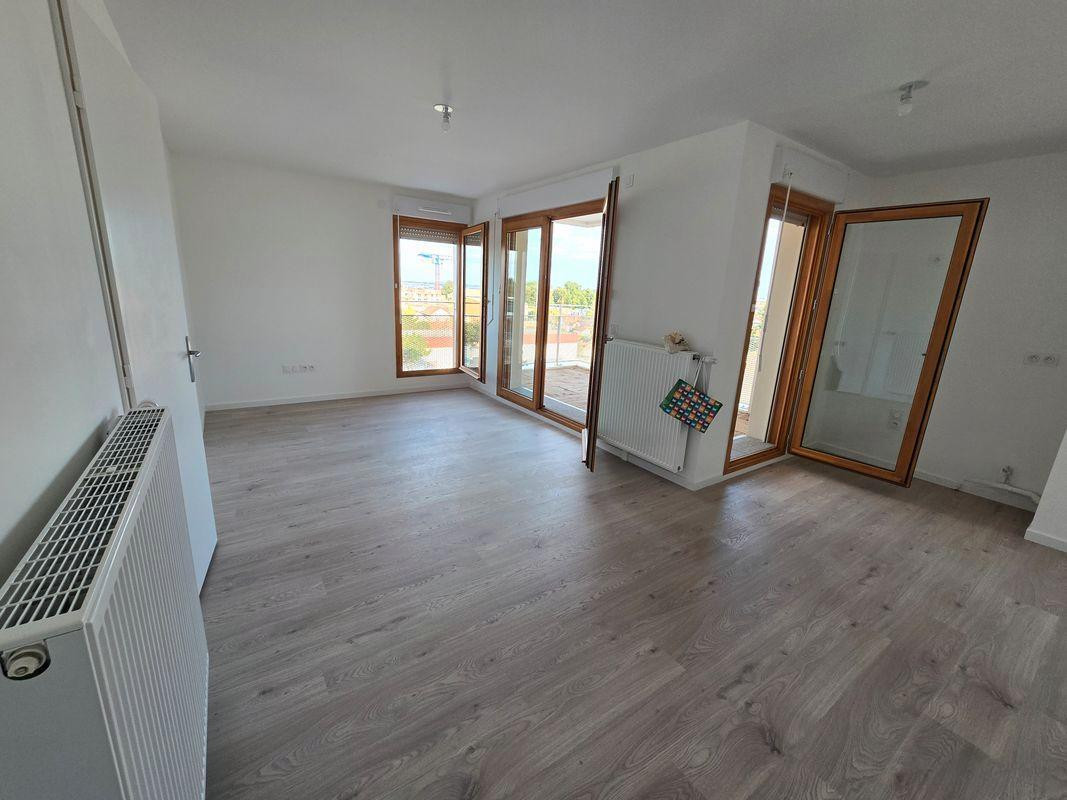 
                                                Location
                                                 Appartement T2 neuf 47 m² – Dernier étage – Loggia
