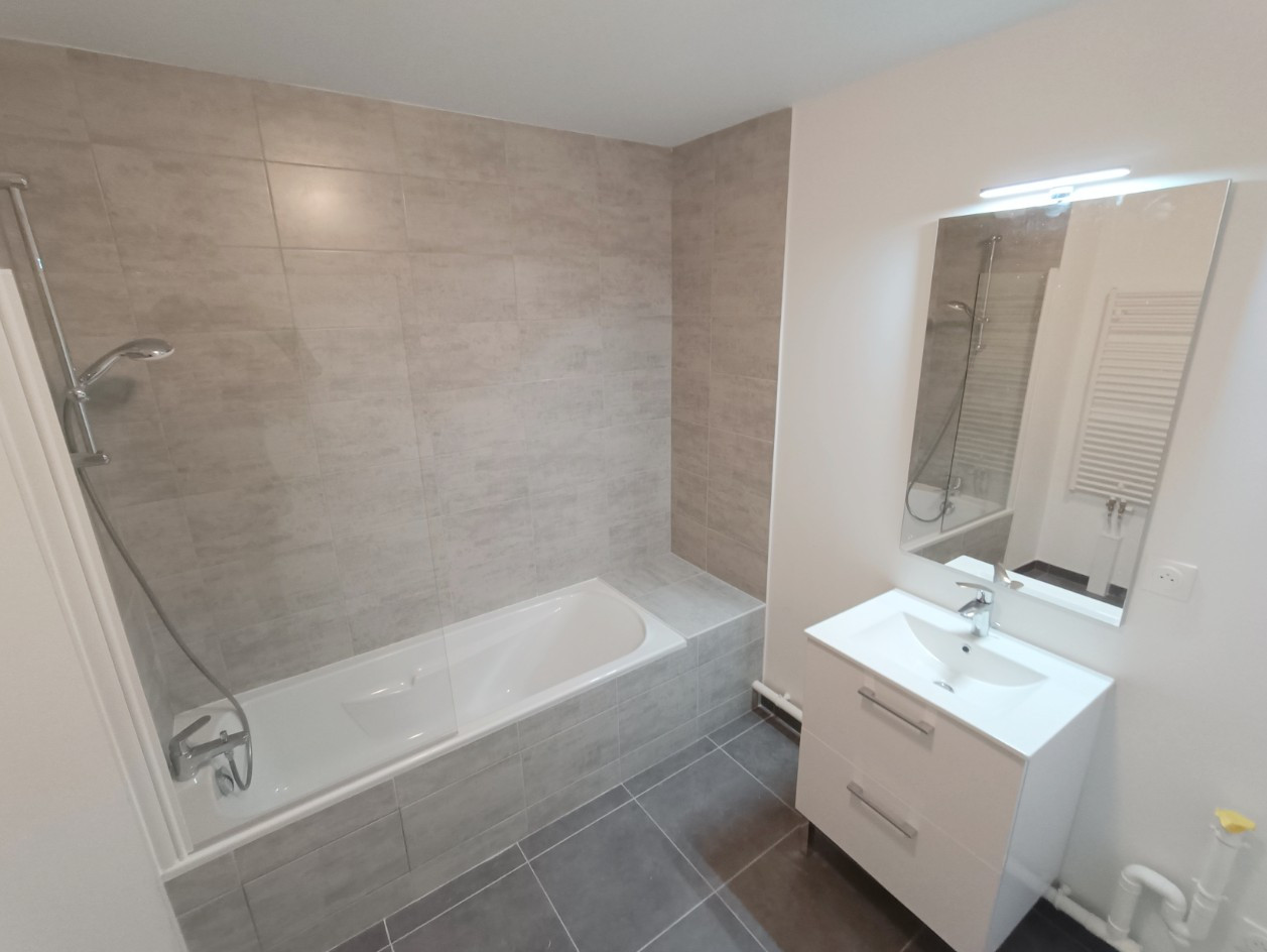 
                                                Location
                                                 Appartement T2 neuf, Amiens centre