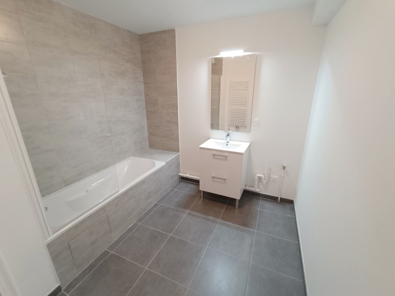
                                                Location
                                                 Appartement T2 neuf, Amiens centre