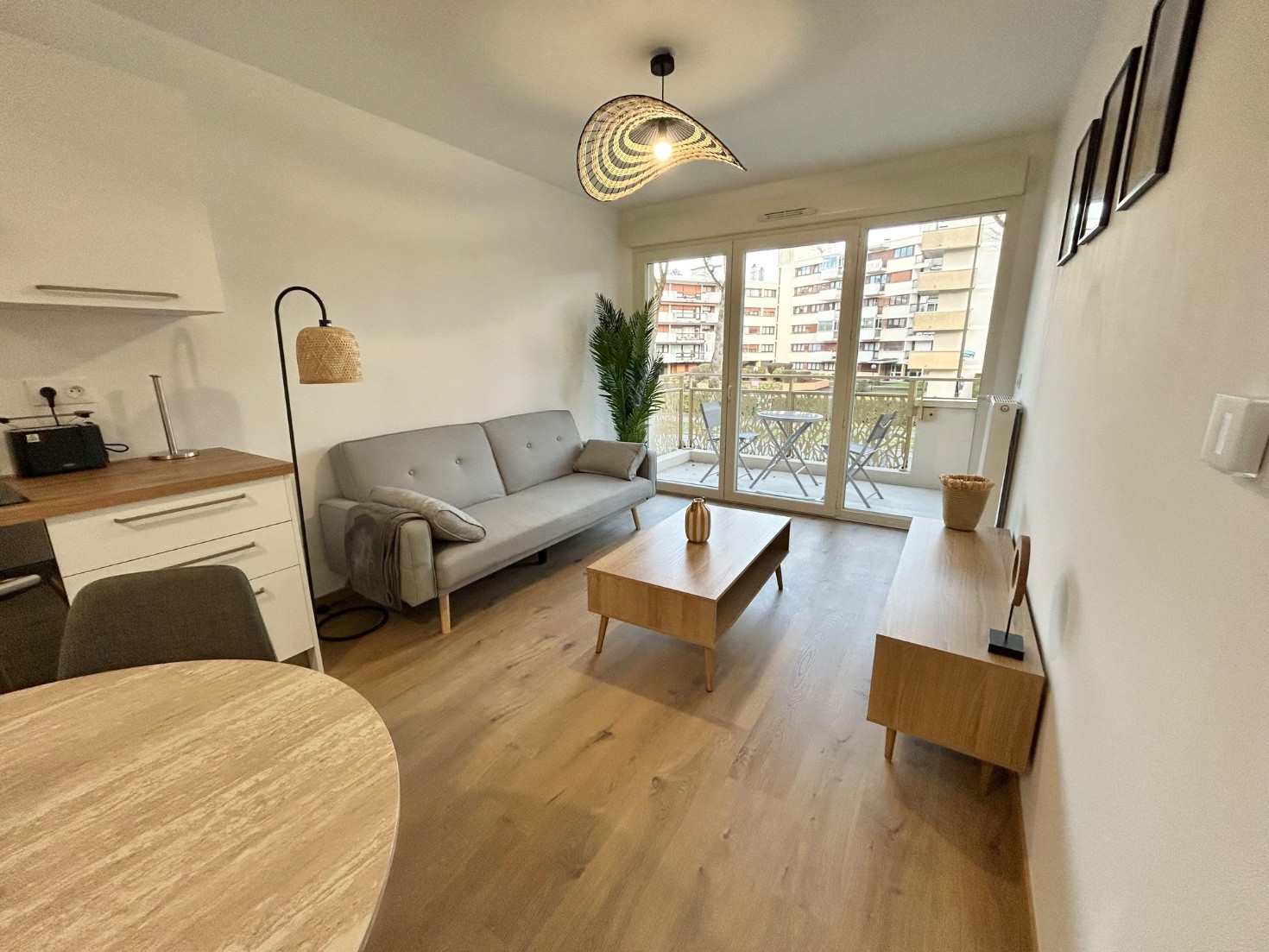 
                                                Location
                                                 Appartement T2 neuf meublé avec balcon et parking