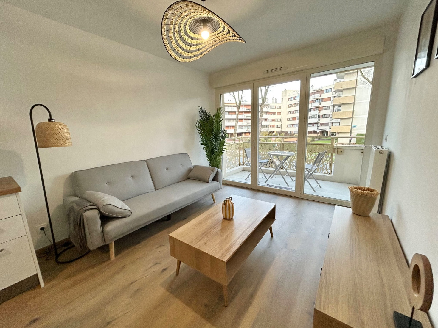 
                                                Location
                                                 Appartement T2 neuf meublé avec balcon et parking