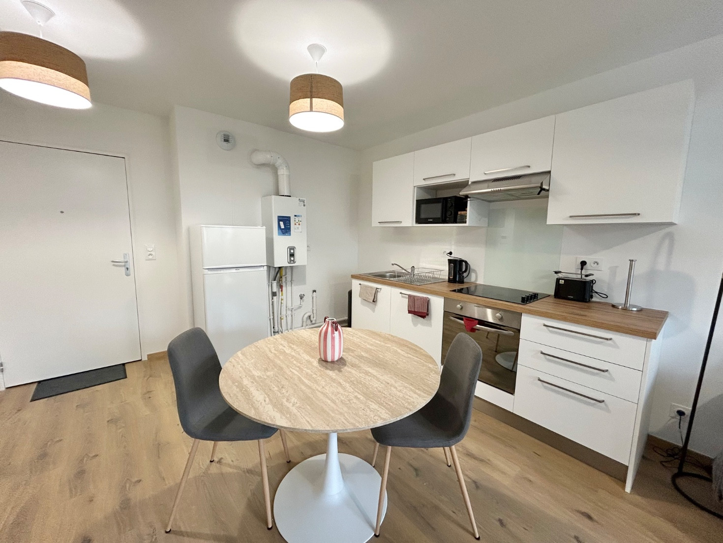 
                                                Location
                                                 Appartement T2 neuf meublé avec balcon et parking