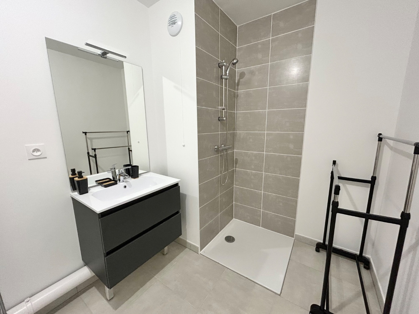 
                                                Location
                                                 Appartement T2 neuf meublé avec balcon et parking