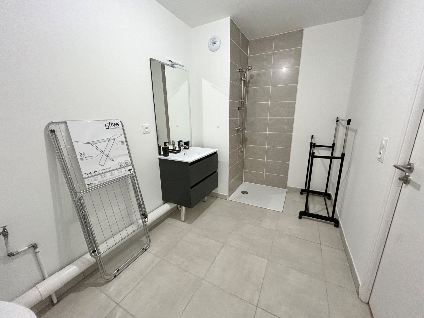 
                                                Location
                                                 Appartement T2 neuf meublé avec balcon et parking