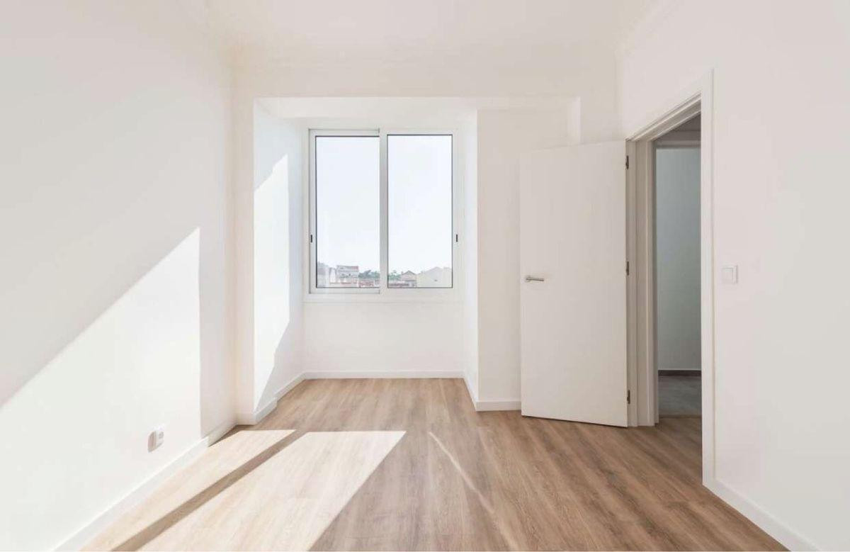 
                                                Location
                                                 Appartement T2 non meublé 40m2 refait à neuf Paris