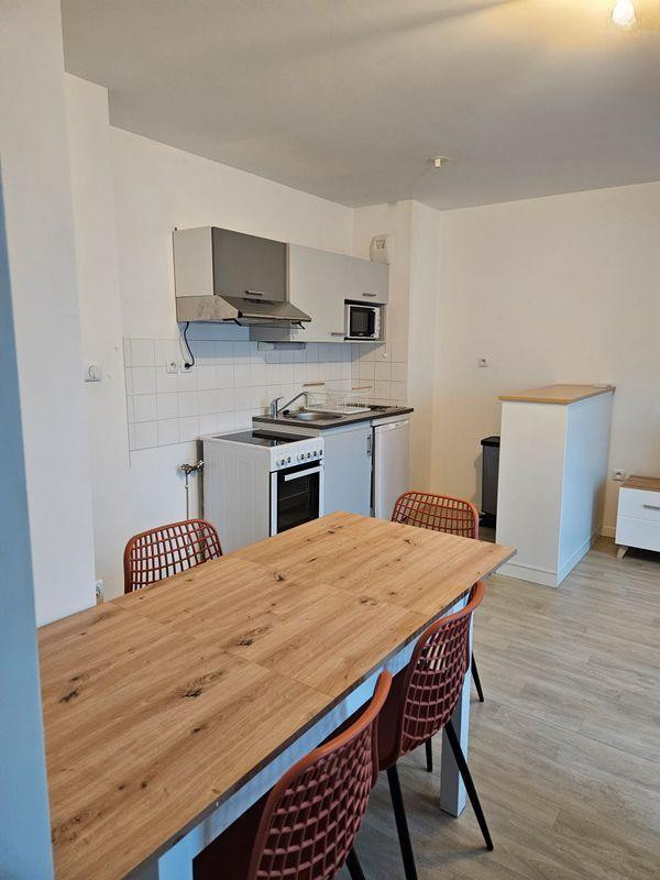 
                                                Location
                                                 Appartement T2 + place de parking