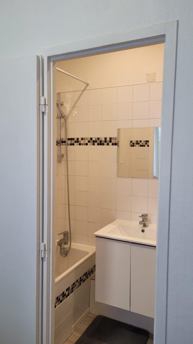 
                                                Location
                                                 Appartement T2 proche centre ville, commerces