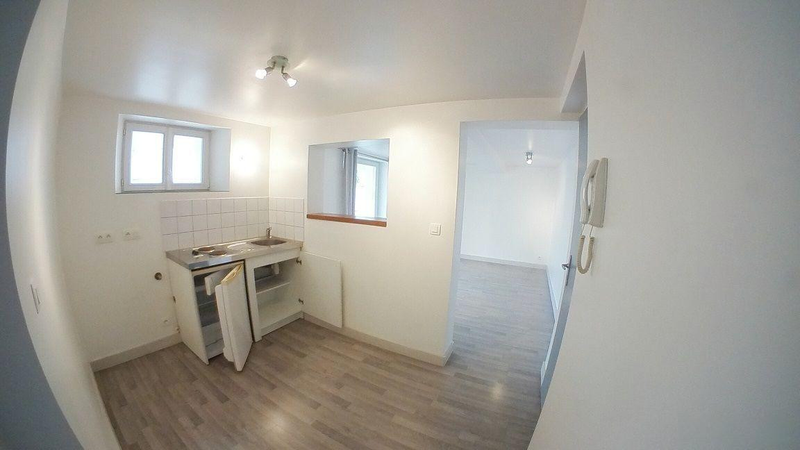 
                                                Location
                                                 Appartement T2 Quartier Perverie - Loquidy