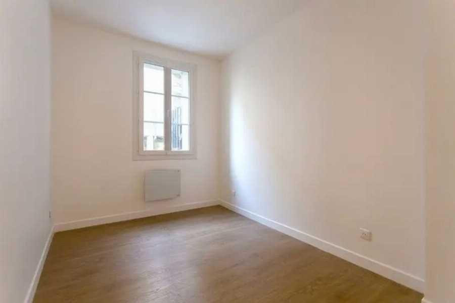 
                                                Location
                                                 Appartement T2 refait à neuf Paris 3ème / Marais