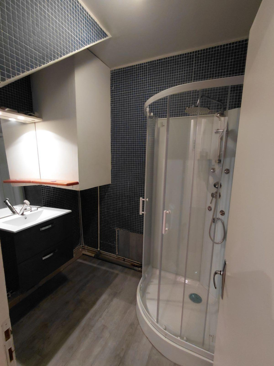 
                                                Location
                                                 Appartement T2 rénové à louer