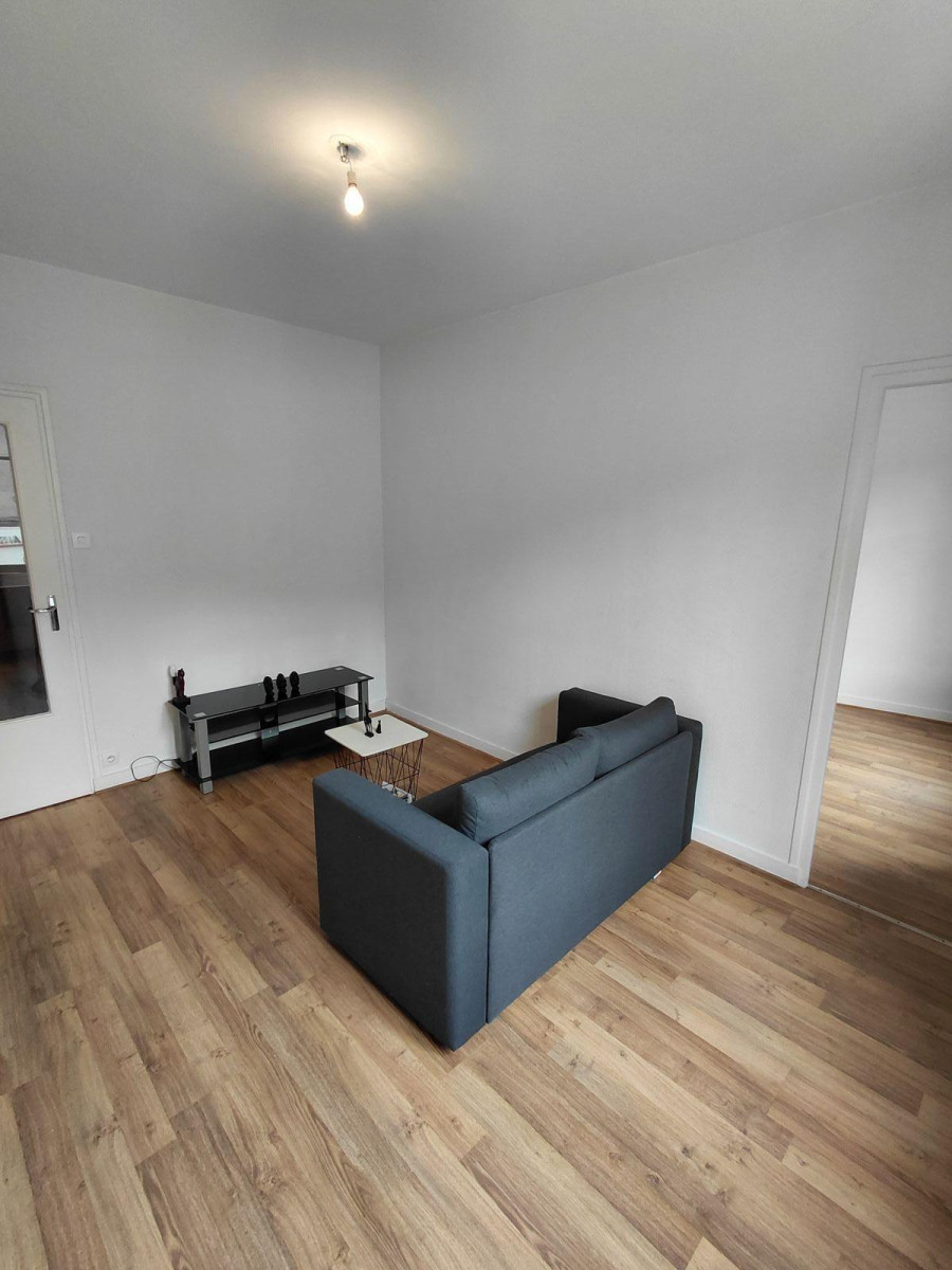 
                                                Location
                                                 Appartement T2 rénové à louer
