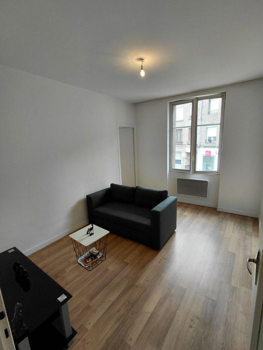 
                                                Location
                                                 Appartement T2 rénové à louer