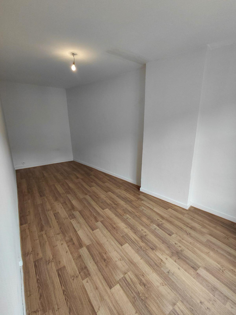 
                                                Location
                                                 Appartement T2 rénové à louer