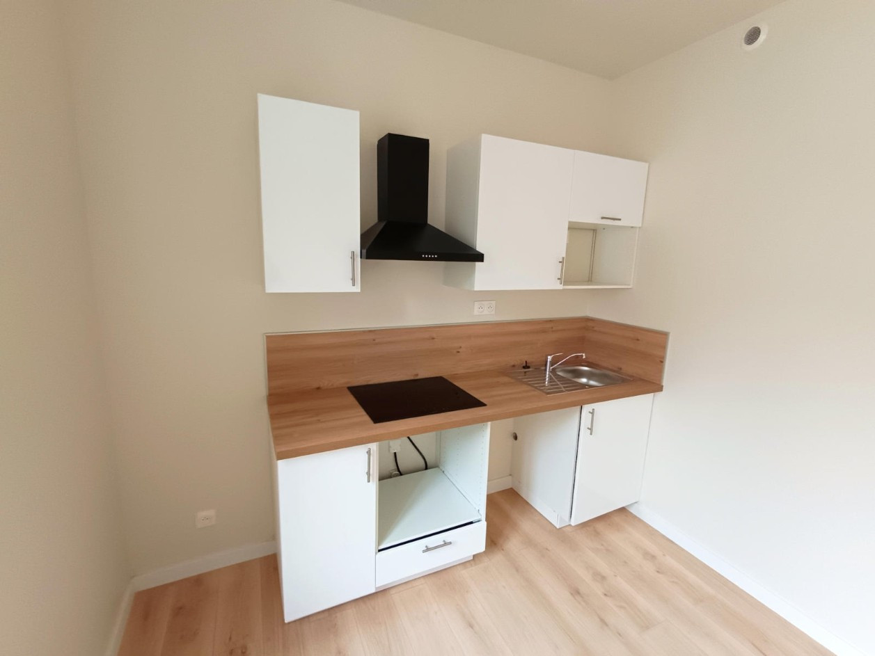 
                                                Location
                                                 Appartement T2, rénové, henriville