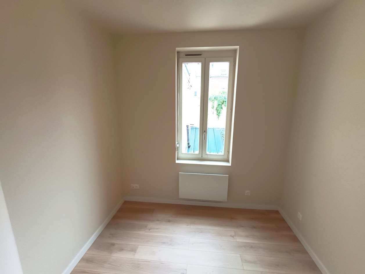 
                                                Location
                                                 Appartement T2, rénové, henriville
