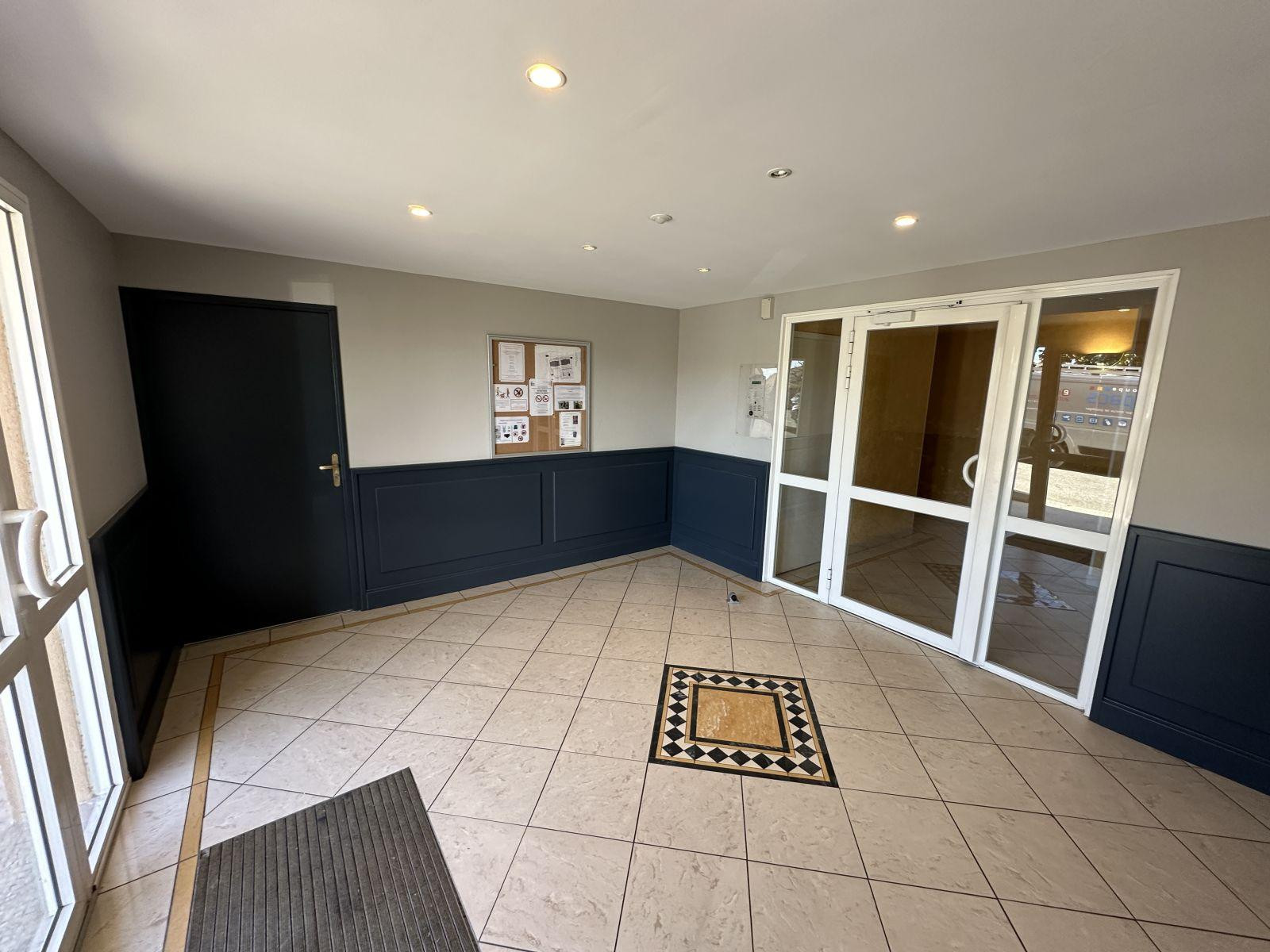 
                                                Location
                                                 Appartement T2 résidence sécurisée avec piscine