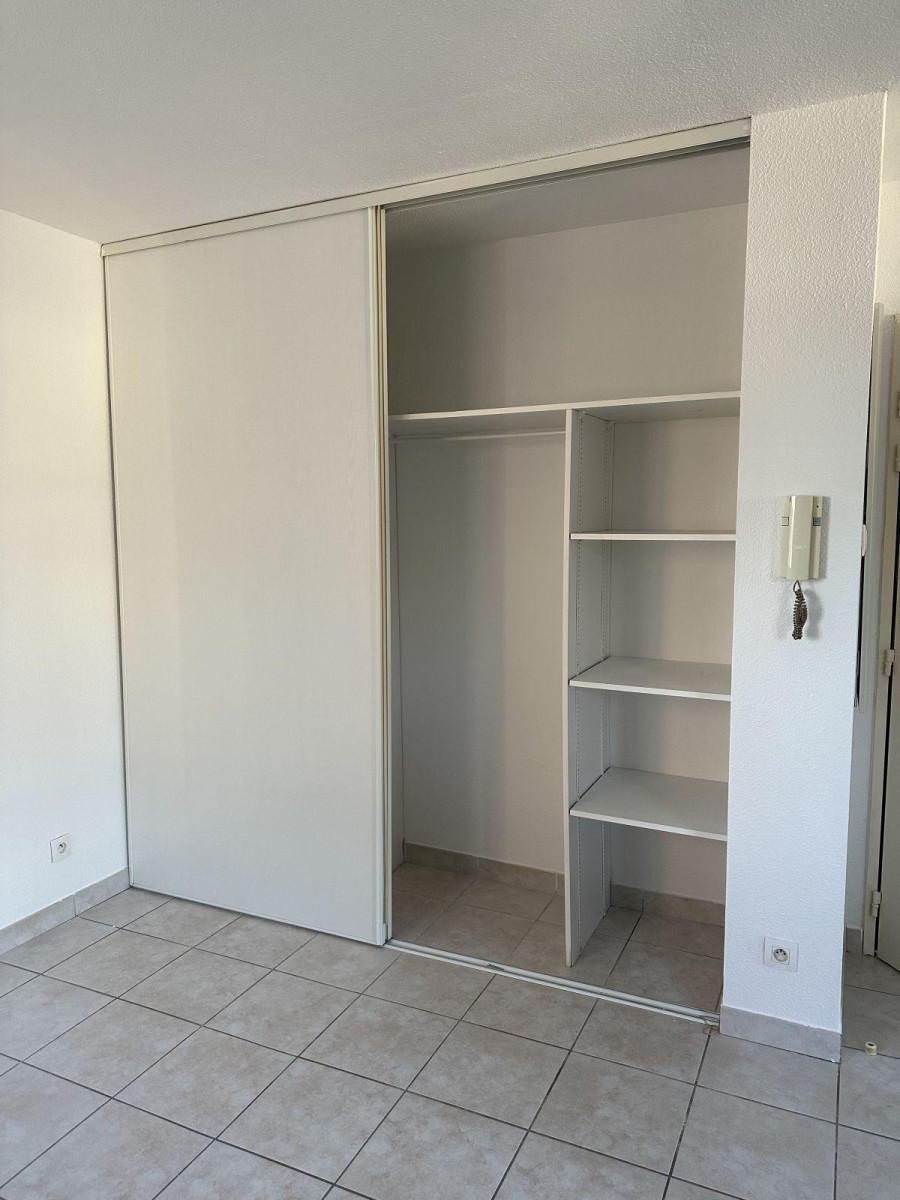 
                                                Location
                                                 Appartement T2 résidence sécurisée avec piscine