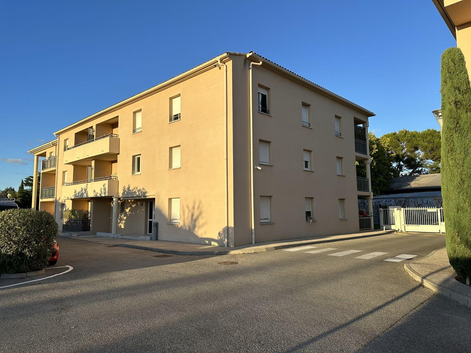 
                                                Location
                                                 Appartement T2 résidence sécurisée avec piscine