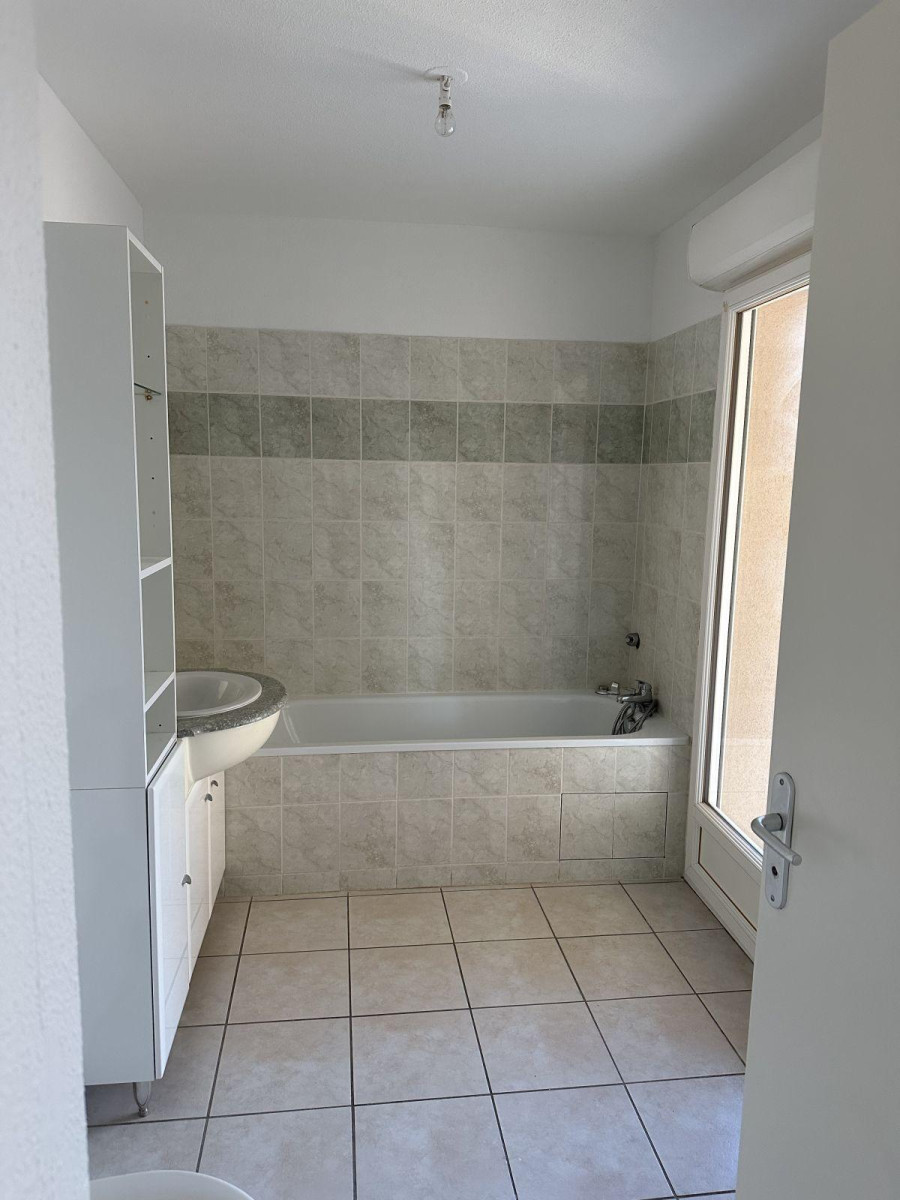 
                                                Location
                                                 Appartement T2 résidence sécurisée avec piscine