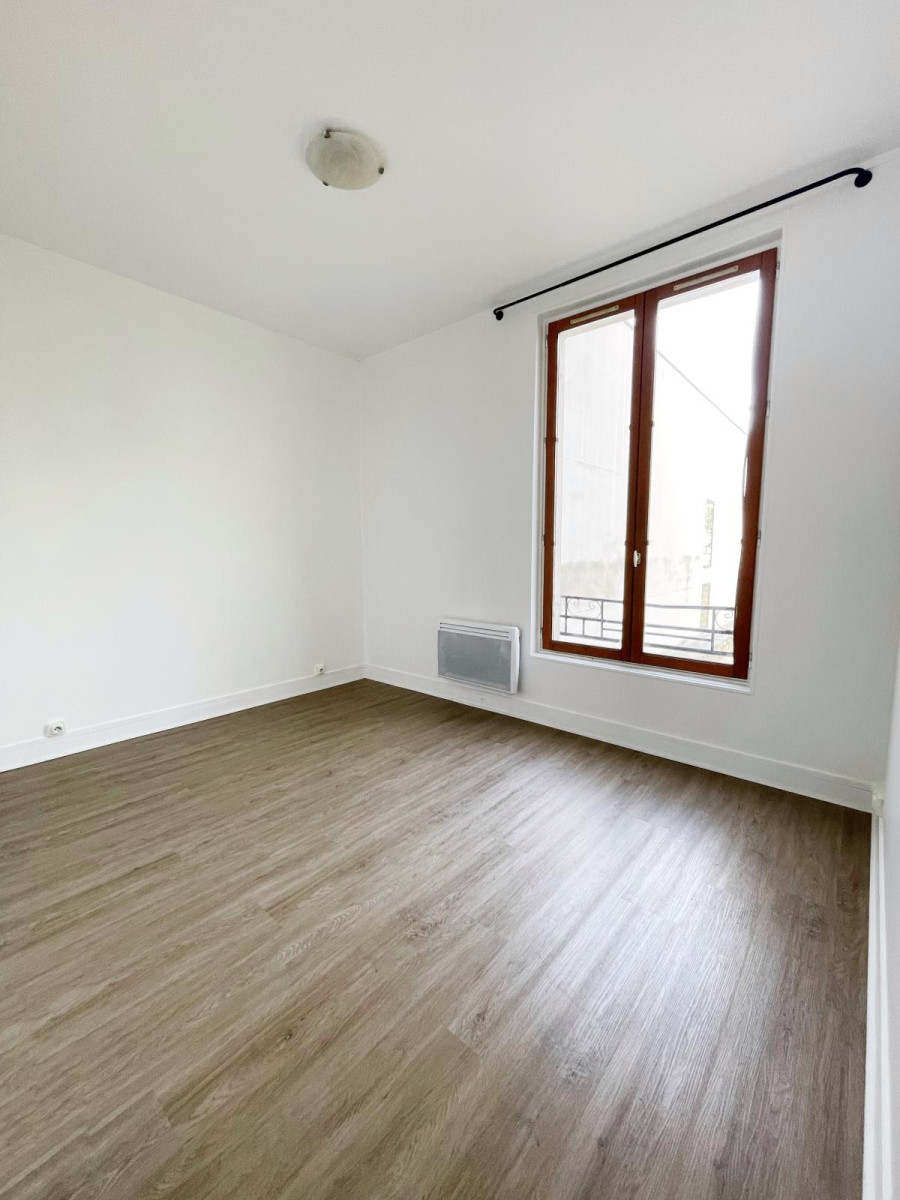 
                                                Location
                                                 Appartement T2, spacieux, calme et clair