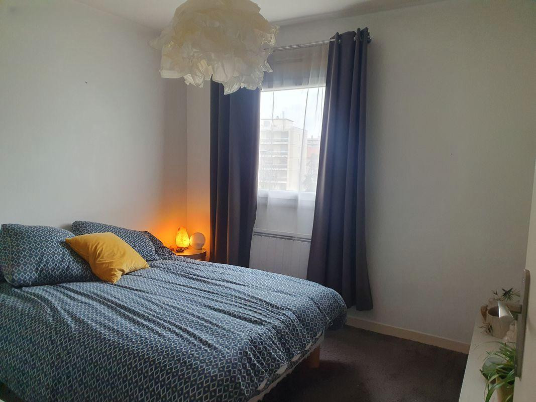 
                                                Location
                                                 Appartement T2 + stationnement