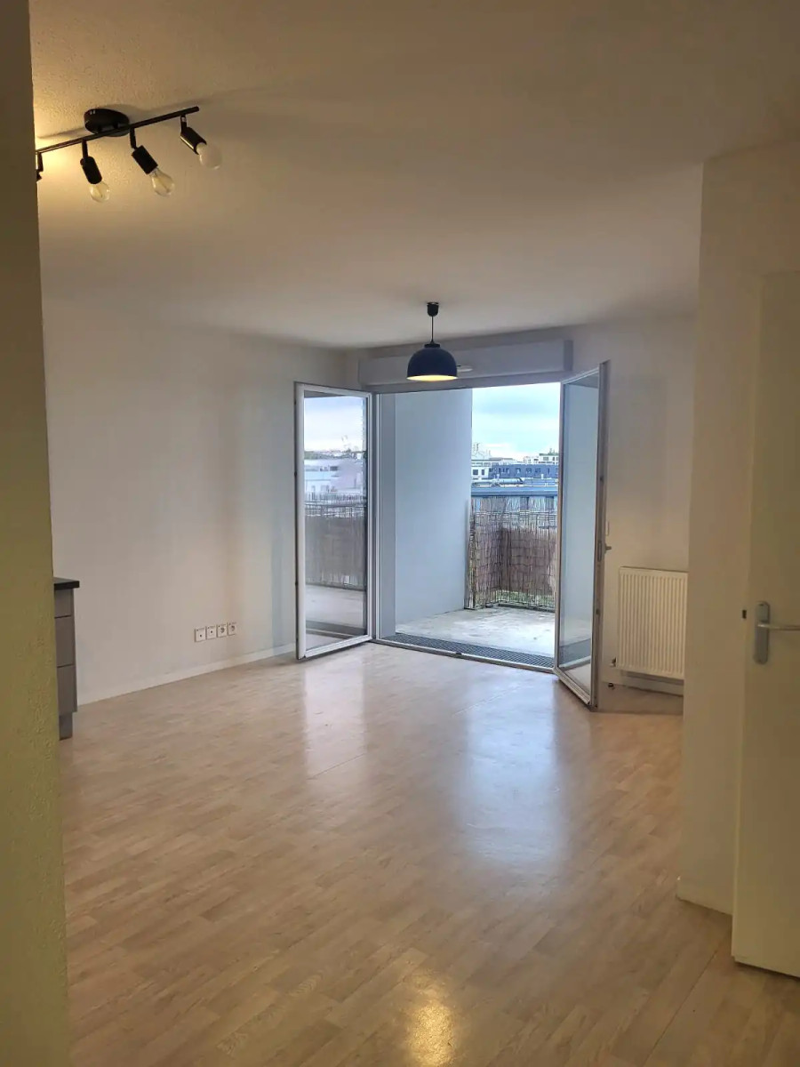 
                                                Location
                                                 Appartement T3 57.13m² à Cenon